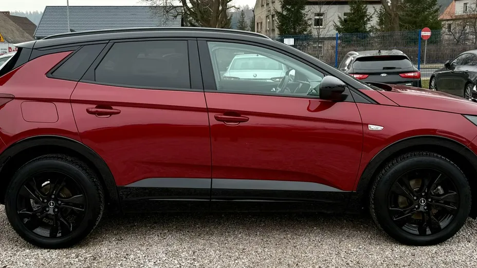 OPEL Grandland X -