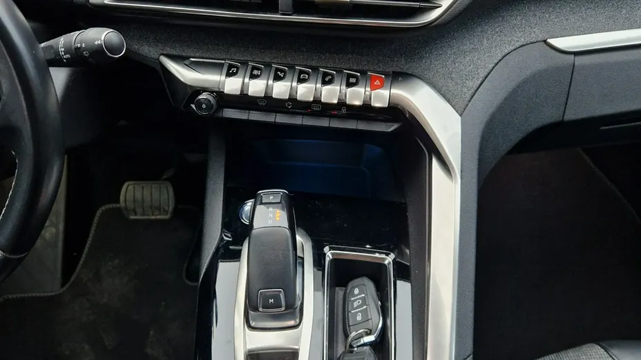 PEUGEOT 3008 -