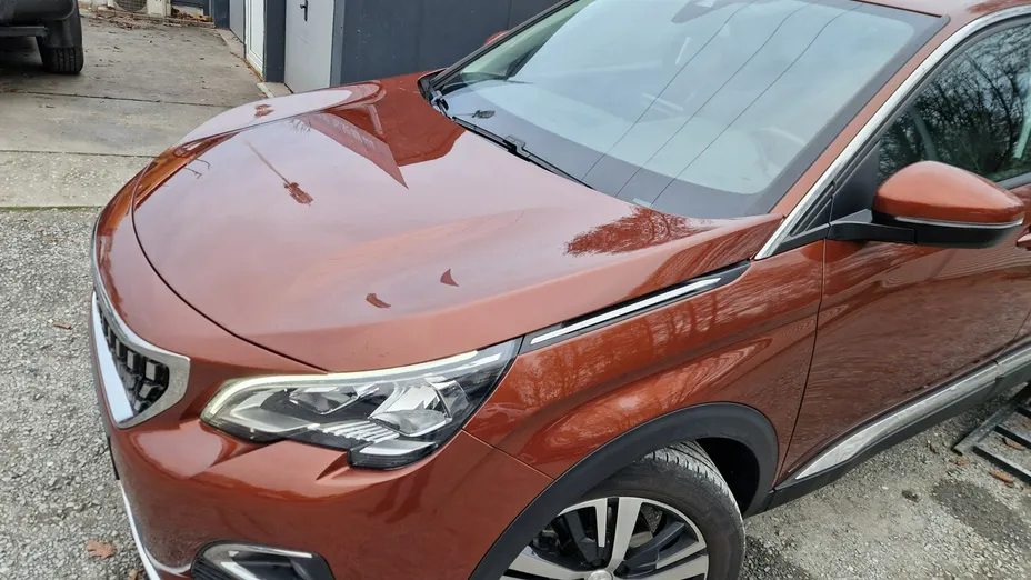 PEUGEOT 3008 -