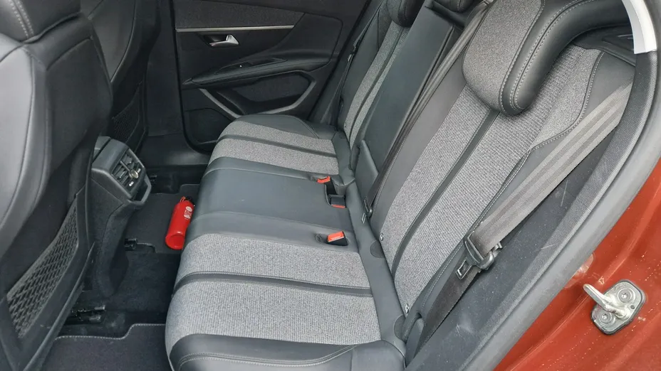 PEUGEOT 3008 -
