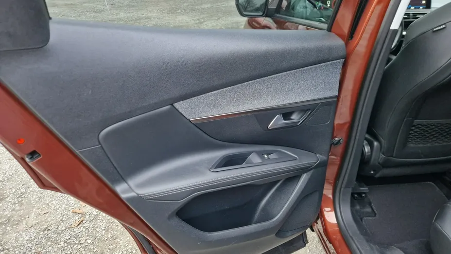 PEUGEOT 3008 -