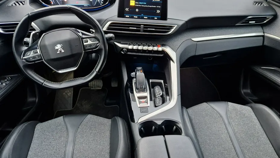 PEUGEOT 3008 -