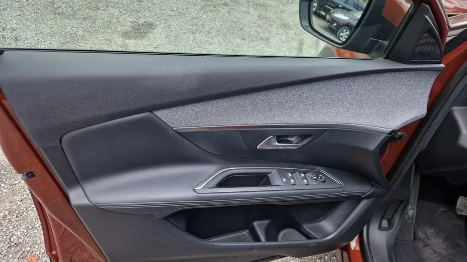 PEUGEOT 3008 -