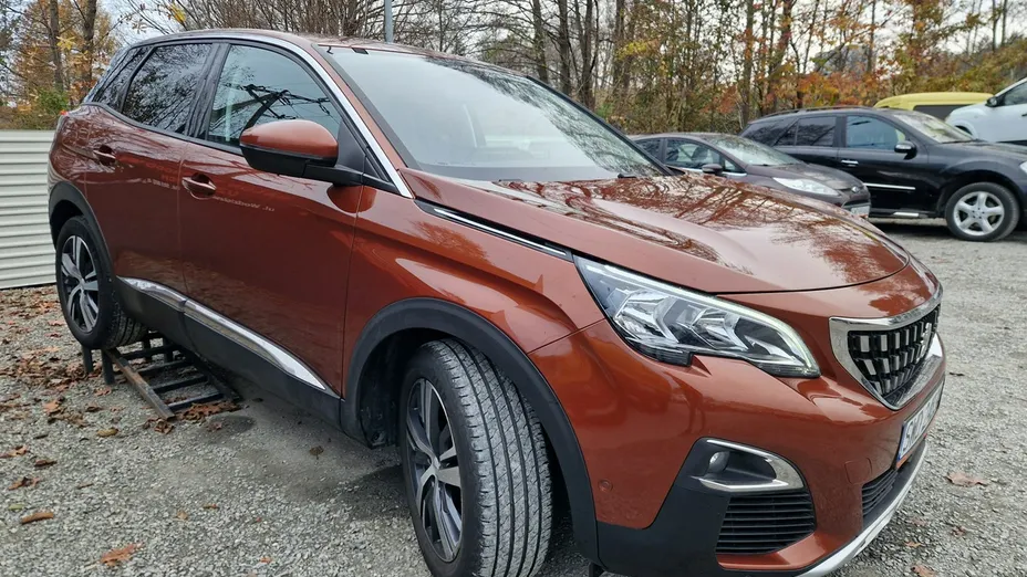 PEUGEOT 3008 -
