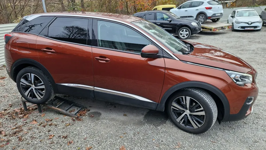 PEUGEOT 3008 -