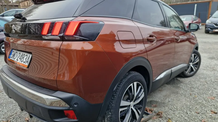 PEUGEOT 3008 -
