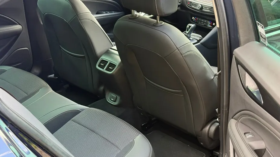 OPEL Insignia -