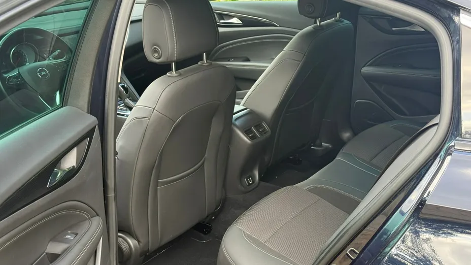 OPEL Insignia -