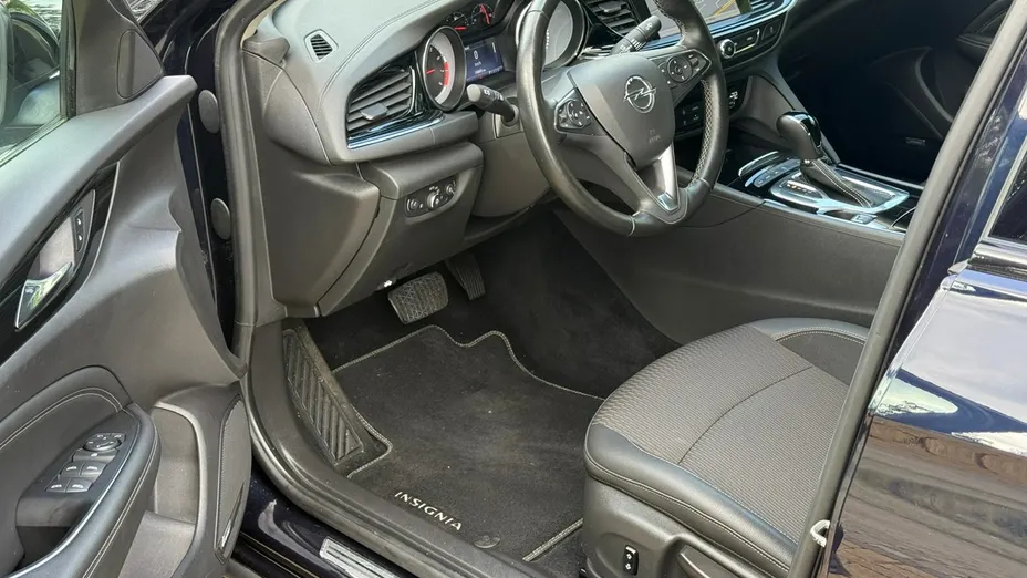 OPEL Insignia -