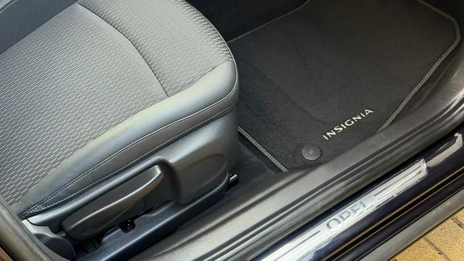 OPEL Insignia -