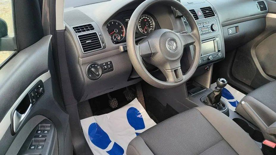 VOLKSWAGEN Touran -