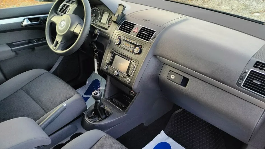 VOLKSWAGEN Touran -