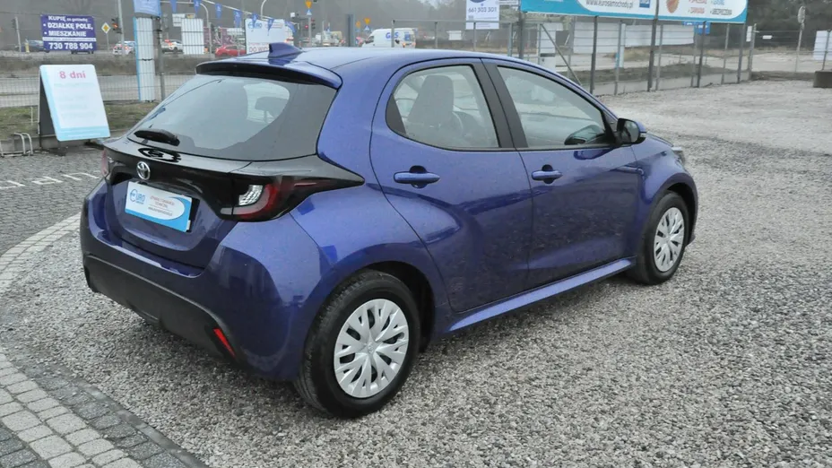 TOYOTA Yaris -