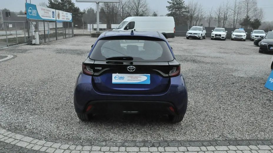 TOYOTA Yaris -