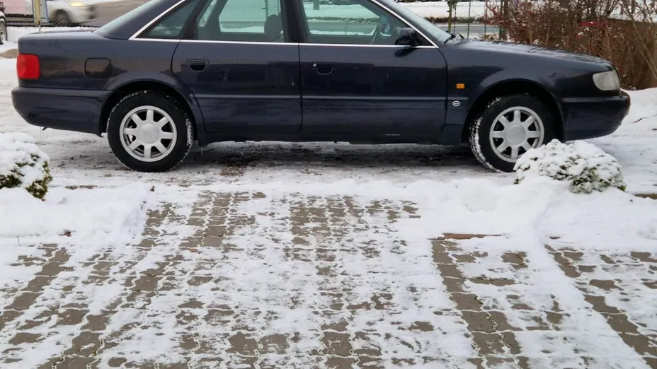 AUDI A6 -