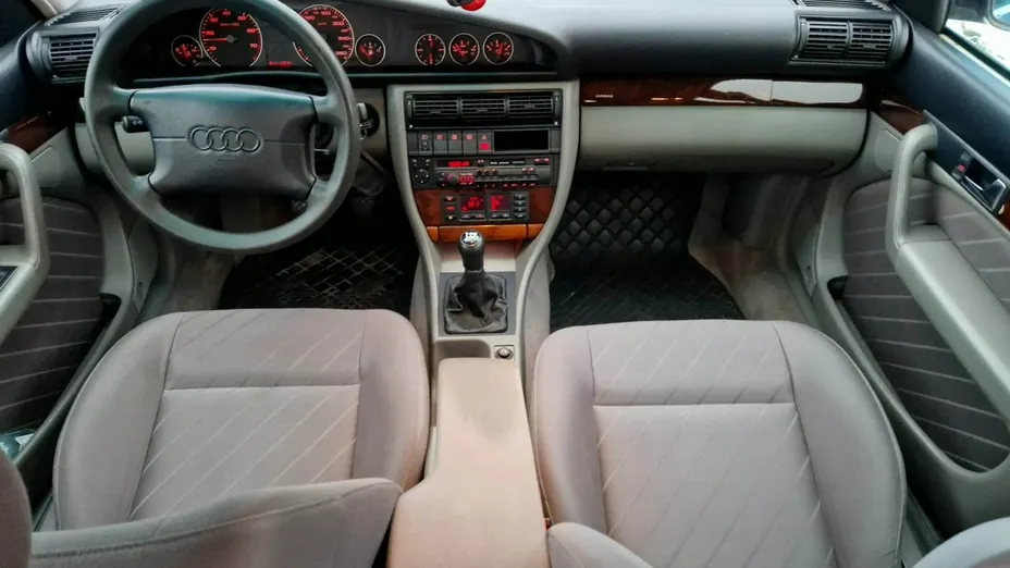 AUDI A6 -