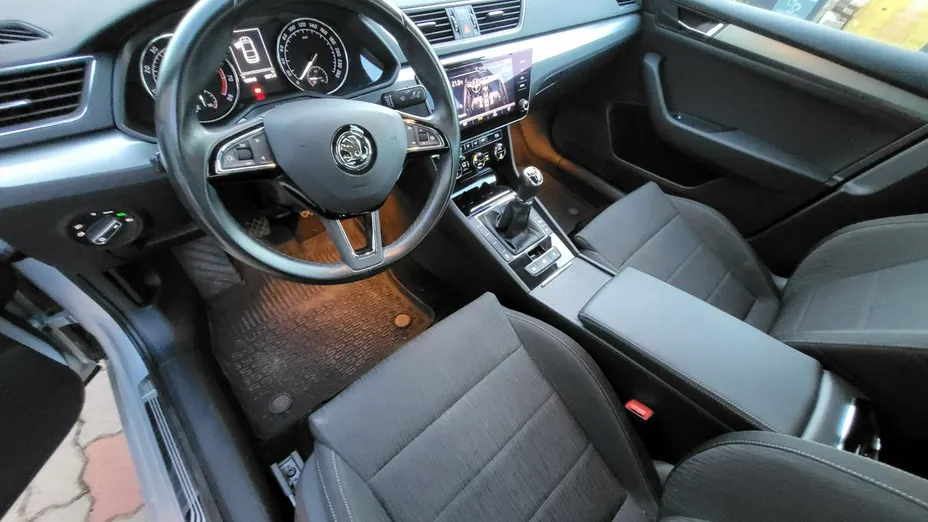 SKODA Superb -