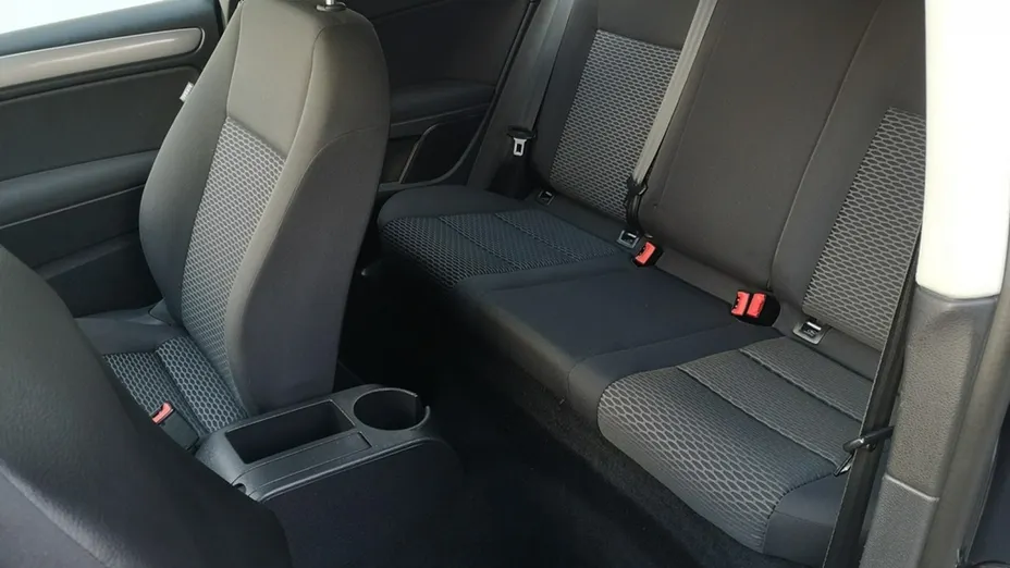 VOLKSWAGEN Golf -