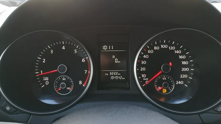 VOLKSWAGEN Golf -