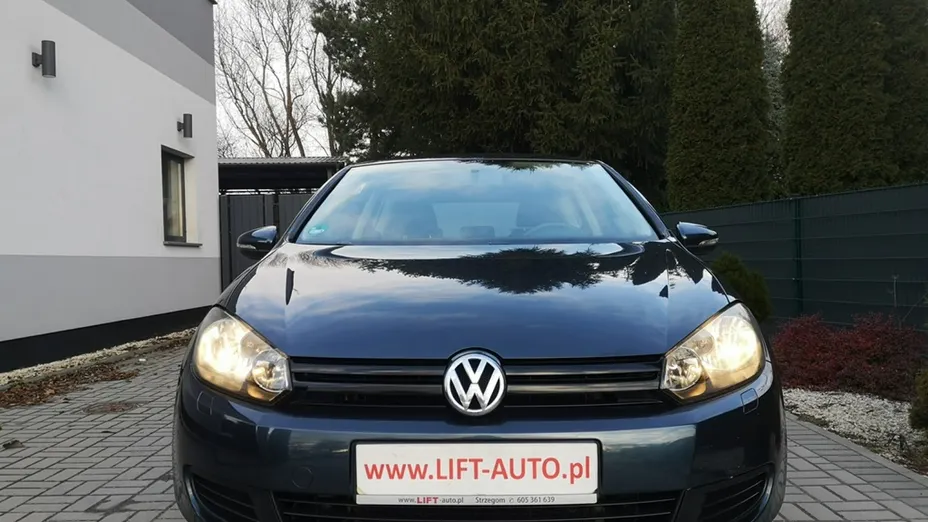 VOLKSWAGEN Golf -