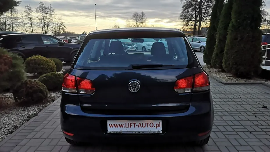 VOLKSWAGEN Golf -