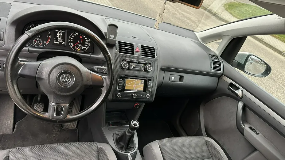 VOLKSWAGEN Touran -
