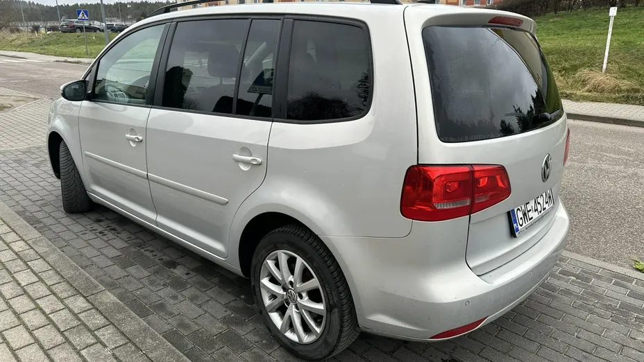 VOLKSWAGEN Touran -