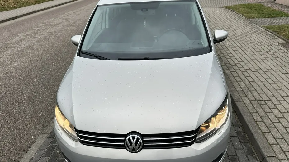 VOLKSWAGEN Touran -