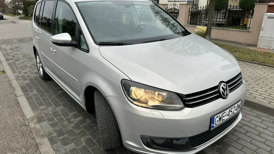 VOLKSWAGEN Touran -
