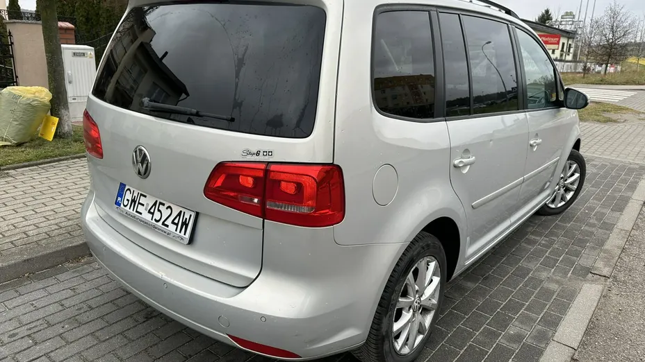 VOLKSWAGEN Touran -