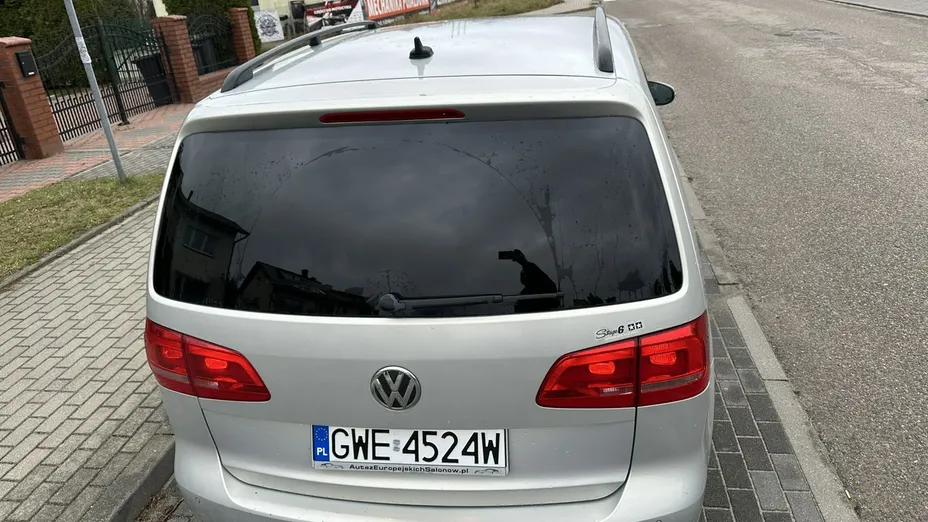 VOLKSWAGEN Touran -