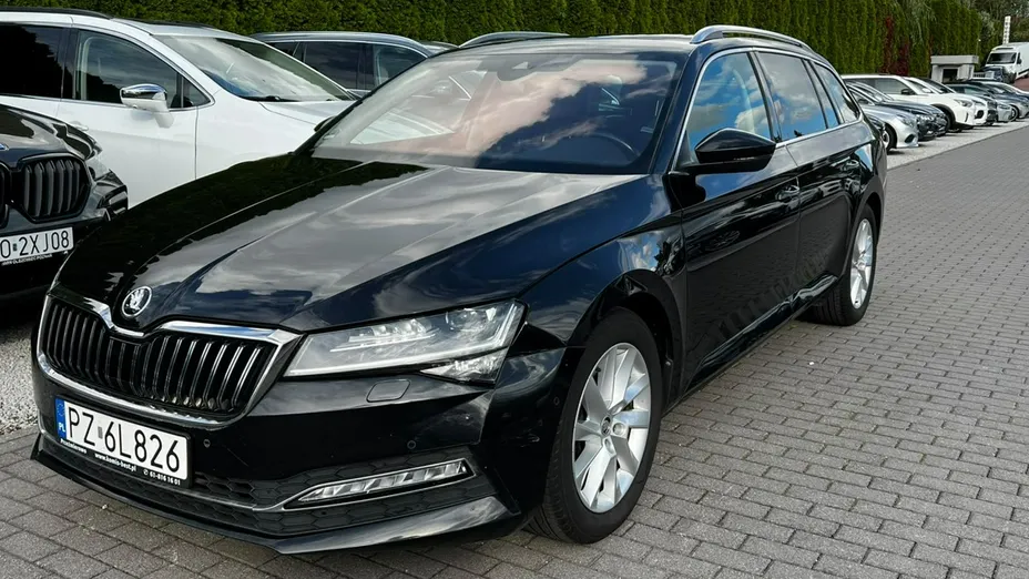 SKODA Superb -