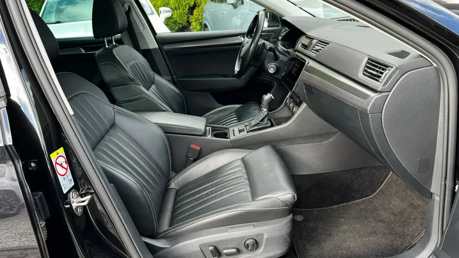 SKODA Superb -