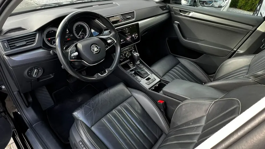 SKODA Superb -