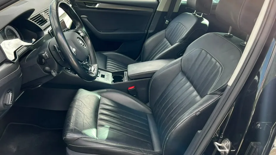 SKODA Superb -