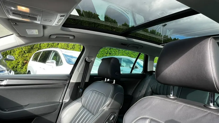 SKODA Superb -