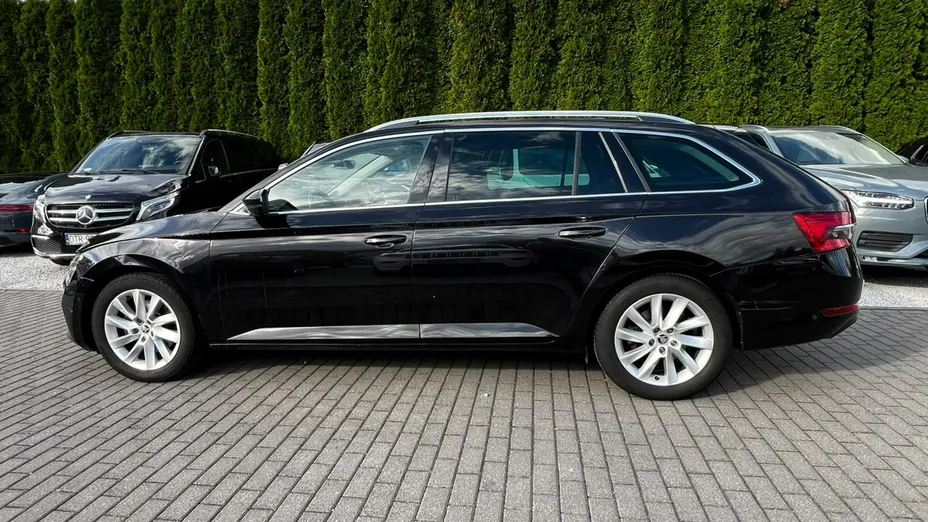 SKODA Superb -