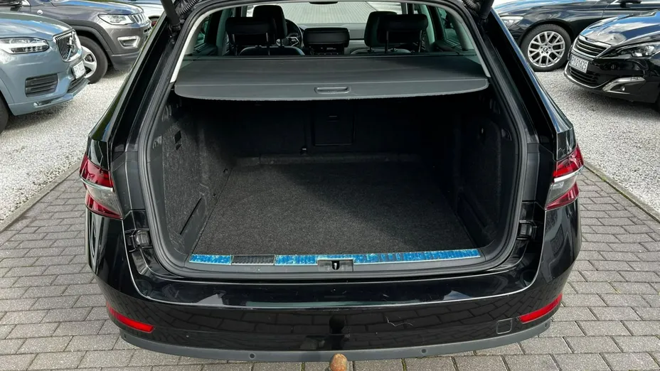 SKODA Superb -