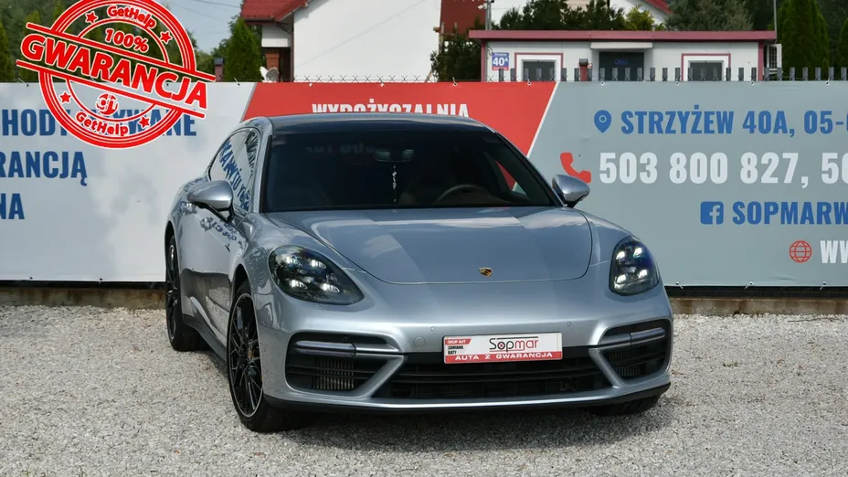 PORSCHE Panamera -