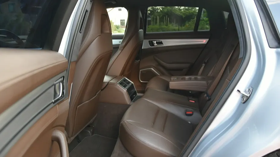 PORSCHE Panamera -