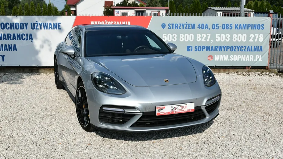 PORSCHE Panamera -