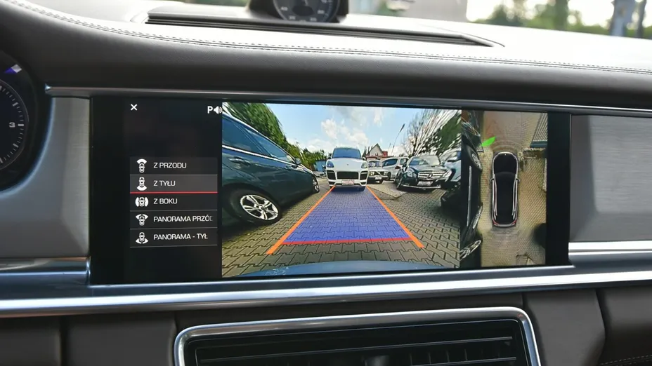 PORSCHE Panamera -