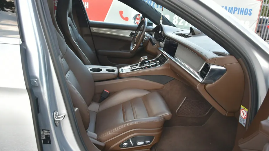 PORSCHE Panamera -