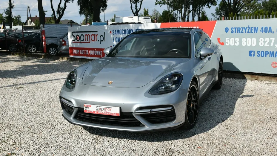 PORSCHE Panamera -
