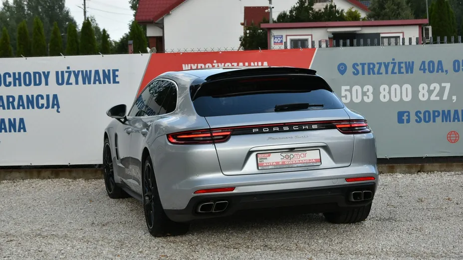 PORSCHE Panamera -