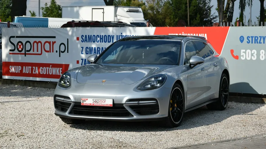 PORSCHE Panamera -