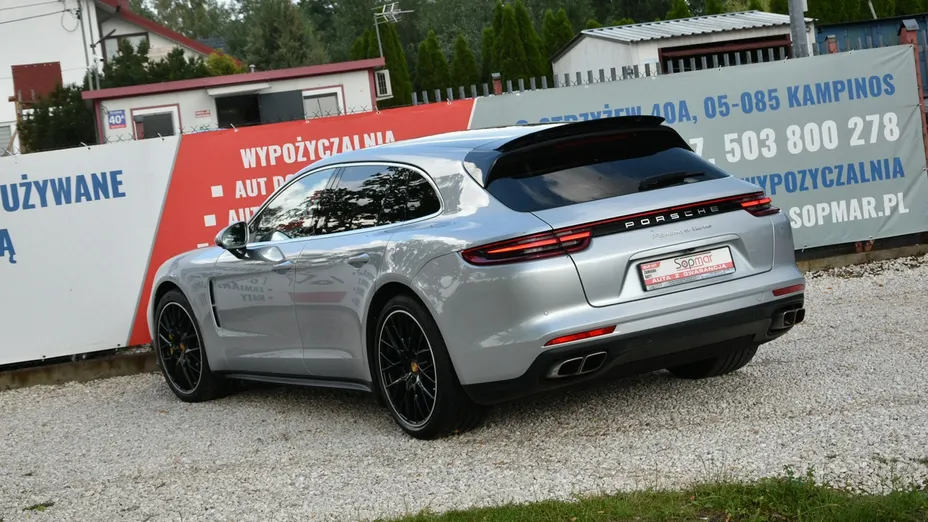 PORSCHE Panamera -