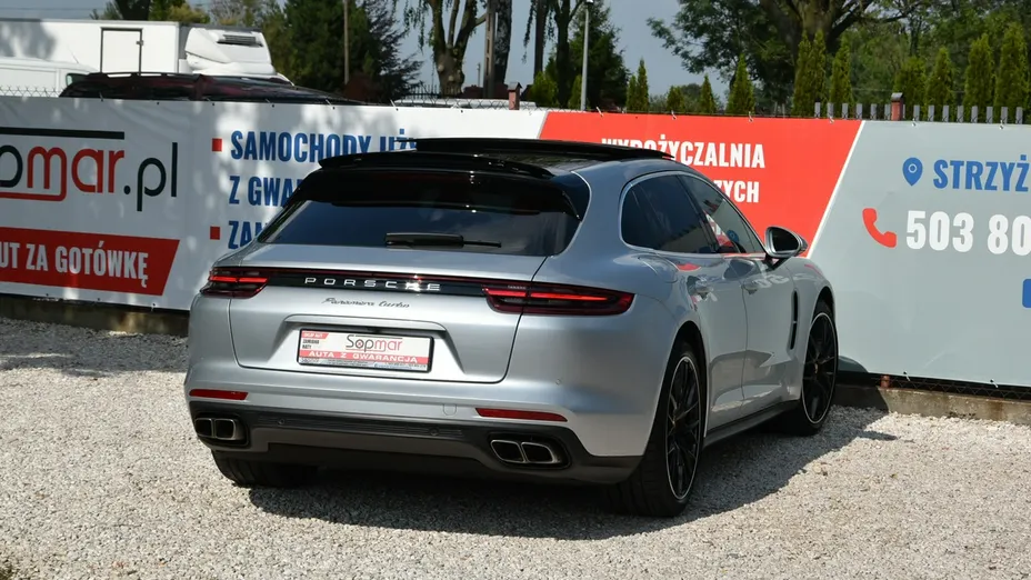 PORSCHE Panamera -