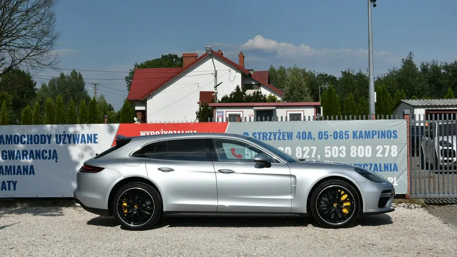 PORSCHE Panamera -