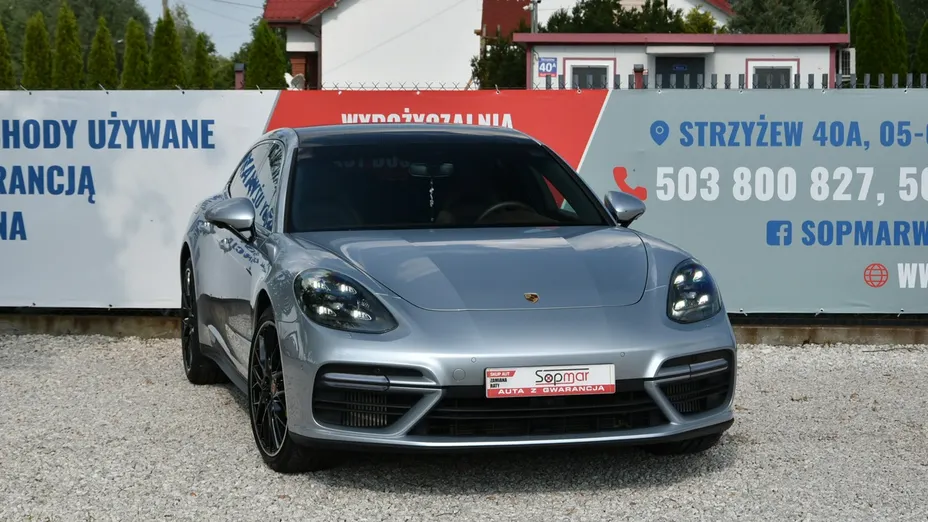 PORSCHE Panamera -